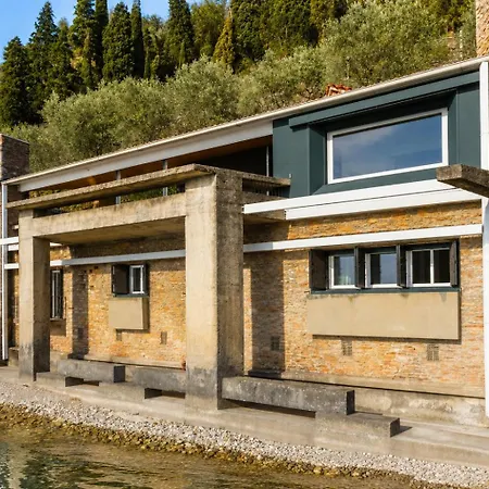 Coccodrilla Villa